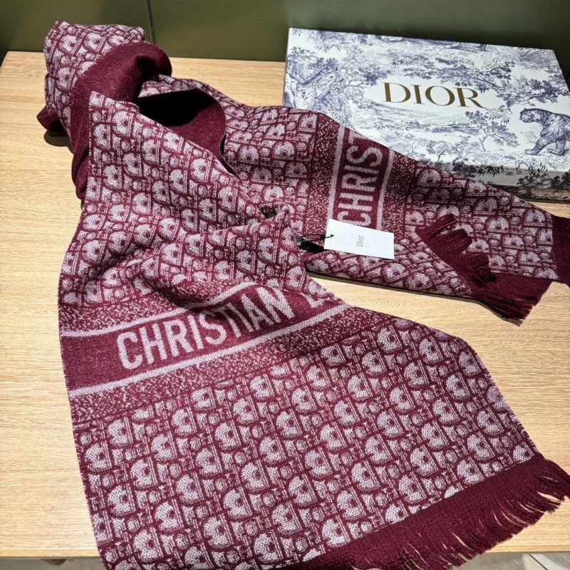 CHRISTIAN DIOR